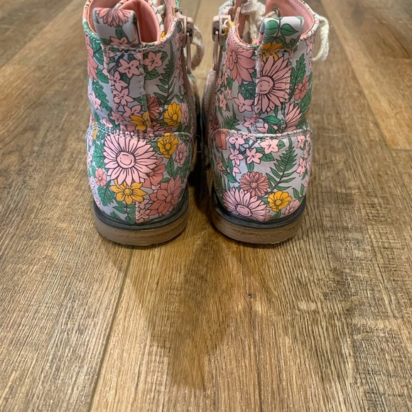 Cat & Jack Toddler Girls Adorable Floral Lace Up Combat Boots Size 12T - Picture 4 of 6